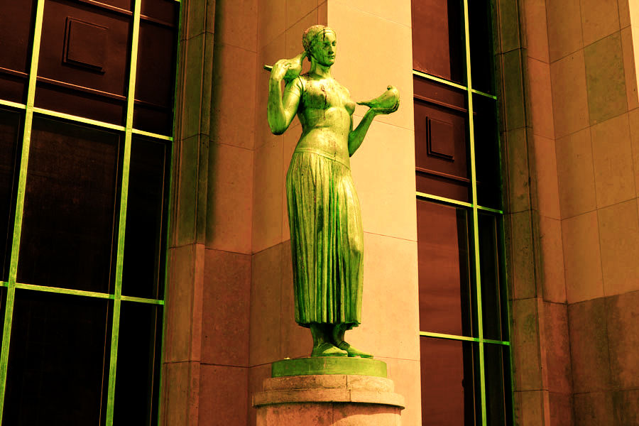 Mon Matos-statues-en-bronze-dore.jpg