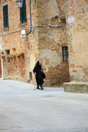 Gallerie-dans-un-village-de-toscane.jpg