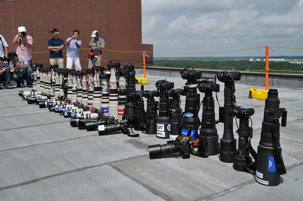 -790090nikoncanon_1_.jpg