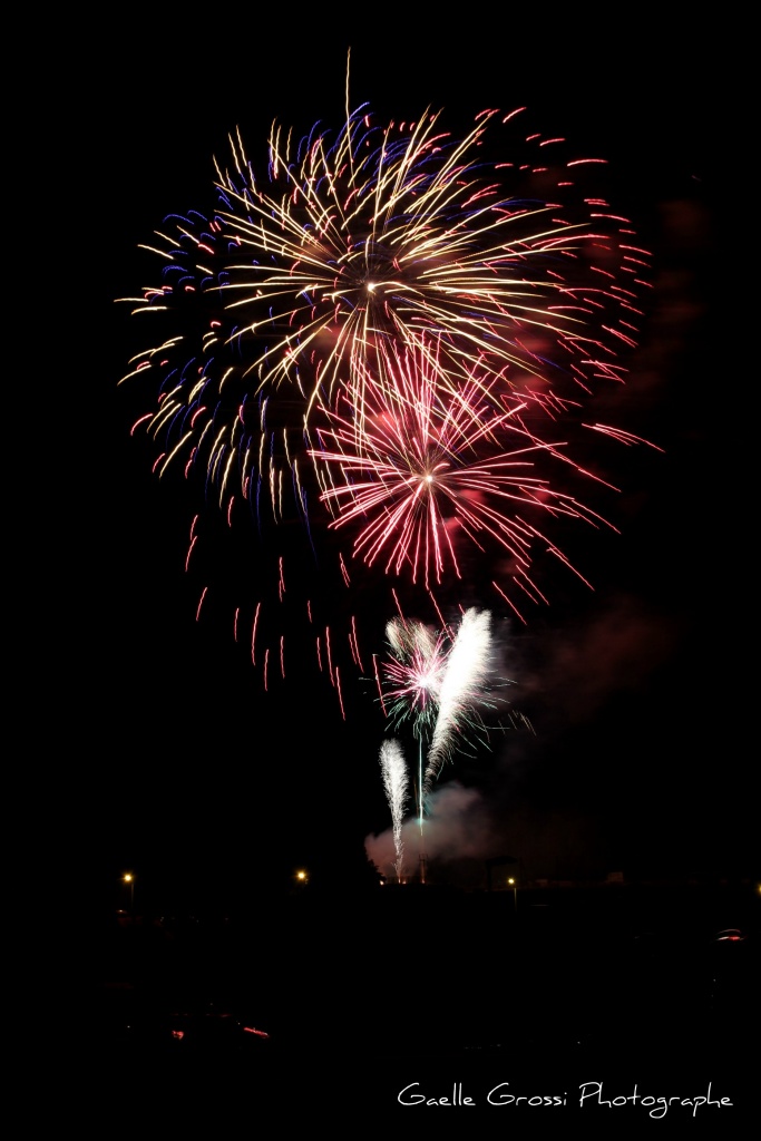 Au secour &#33; Je suis nouveau....-feu-artifice-baud-050tc.jpg
