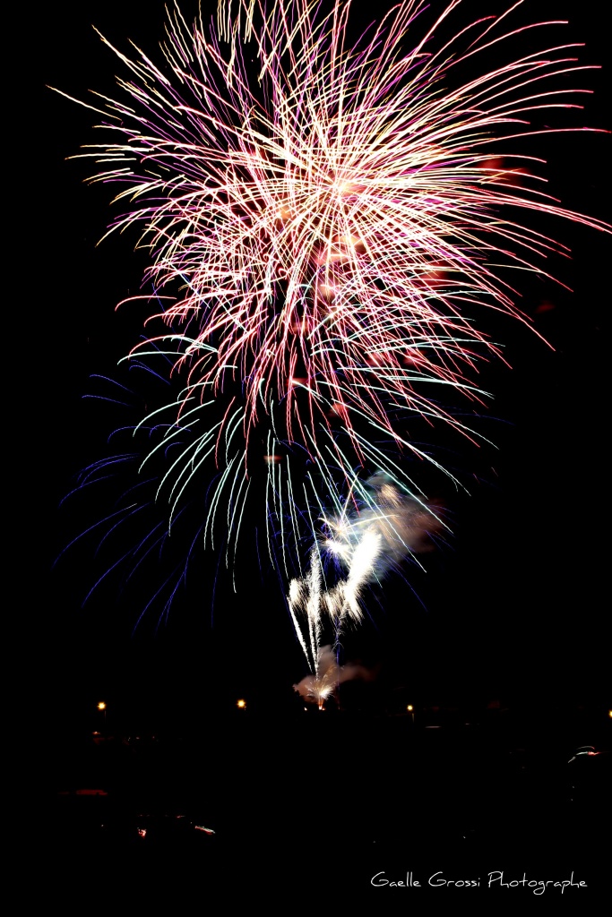 Au secour &#33; Je suis nouveau....-feu-artifice-baud-048tc.jpg