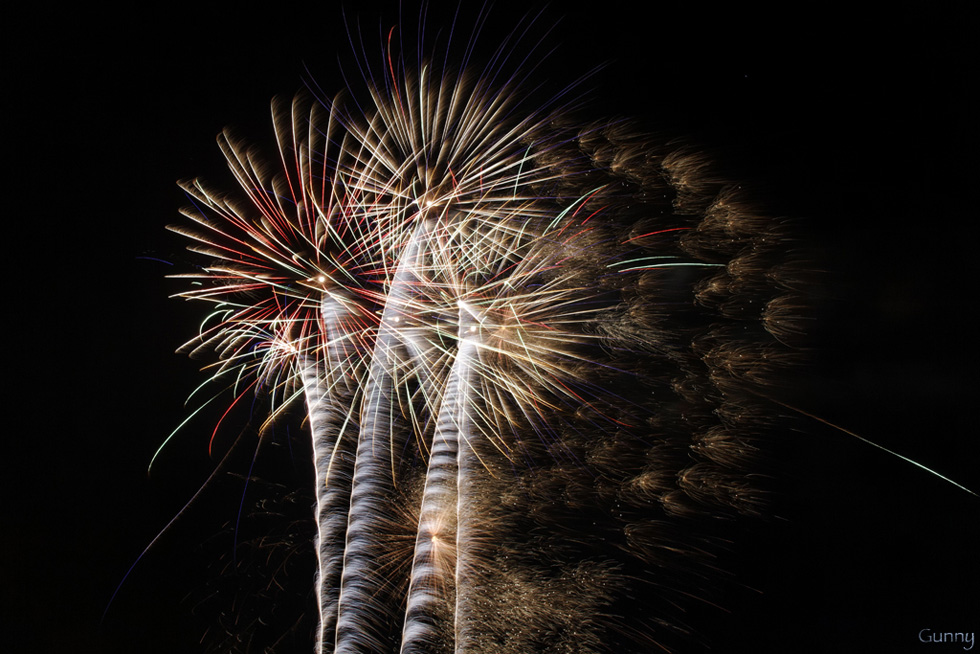 Feux2
EXIF: Canon EOS 7D | EF-S 15-85 | 15mm | 8s | f/8 | ISO 100