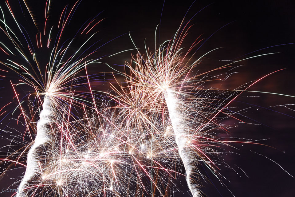Feux9
EXIF: Canon EOS 7D | EF-S 15-85 | 15mm | 10s | f/4 | ISO 100