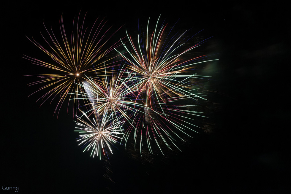 Feux3
EXIF: Canon EOS 7D | EF-S 15-85 | 15mm | 8s | f/8 | ISO 100