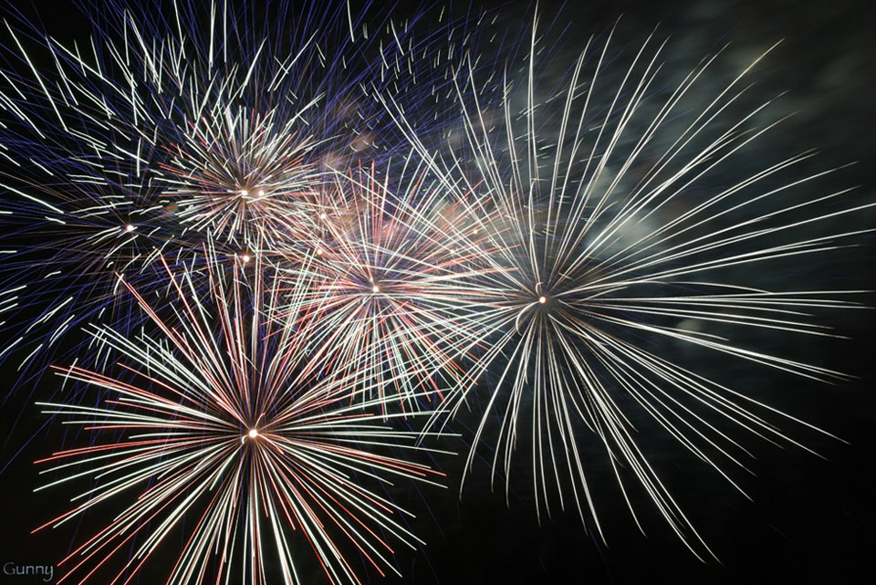 Feux6
EXIF: Canon EOS 7D | EF-S 15-85 | 15mm | 4s | f/8 | ISO 100
