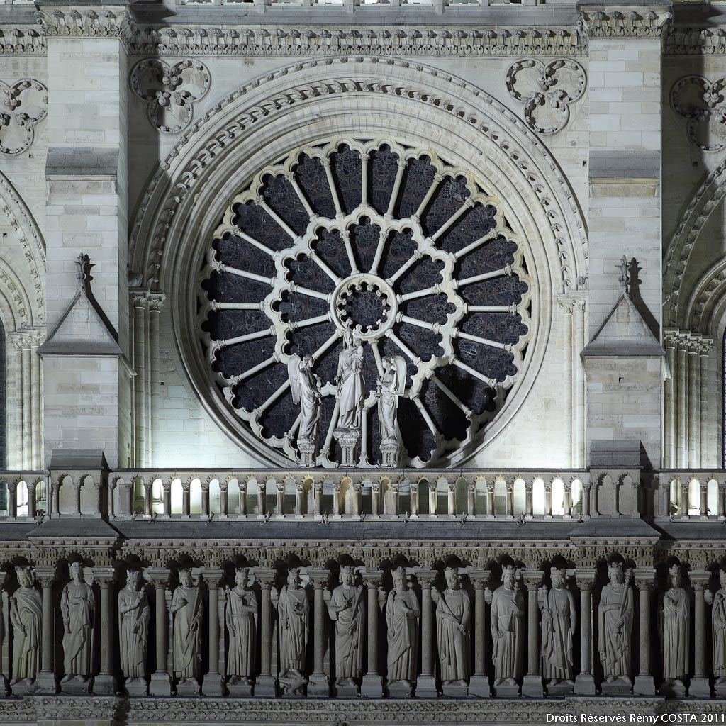 Dtail de la Grande Rosace de Notre-Dame, depuis le parvis