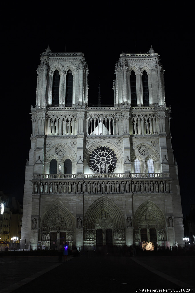 Plan symtrique depuis le parvis