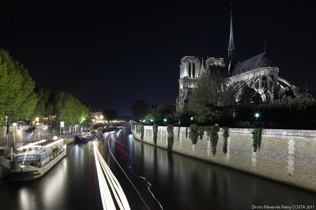 Depuis le pont de lArchevch, avec en prime le fil de la police.