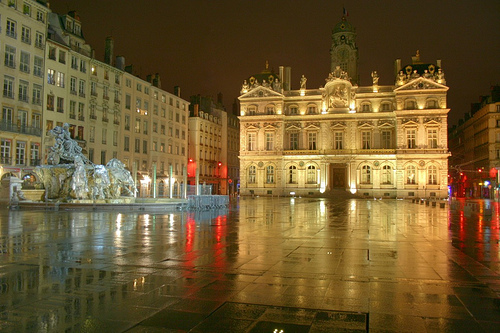 Place des Terreaux (Lyon)
10 dcembre 2007
http://www.flickr.com/photos/sendell/2762773484/in/set-72157608242634293/