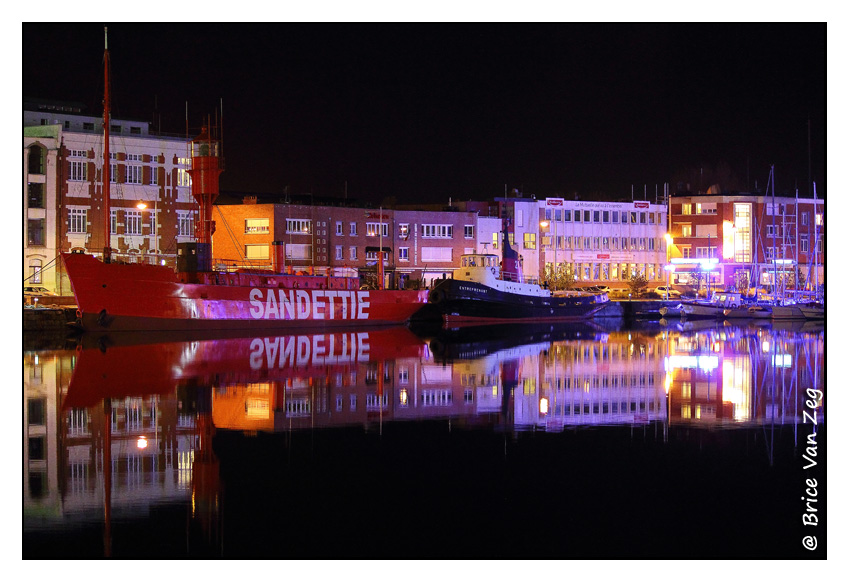 Metz 44 AF - 4C et 300 D-sandettienight.jpg