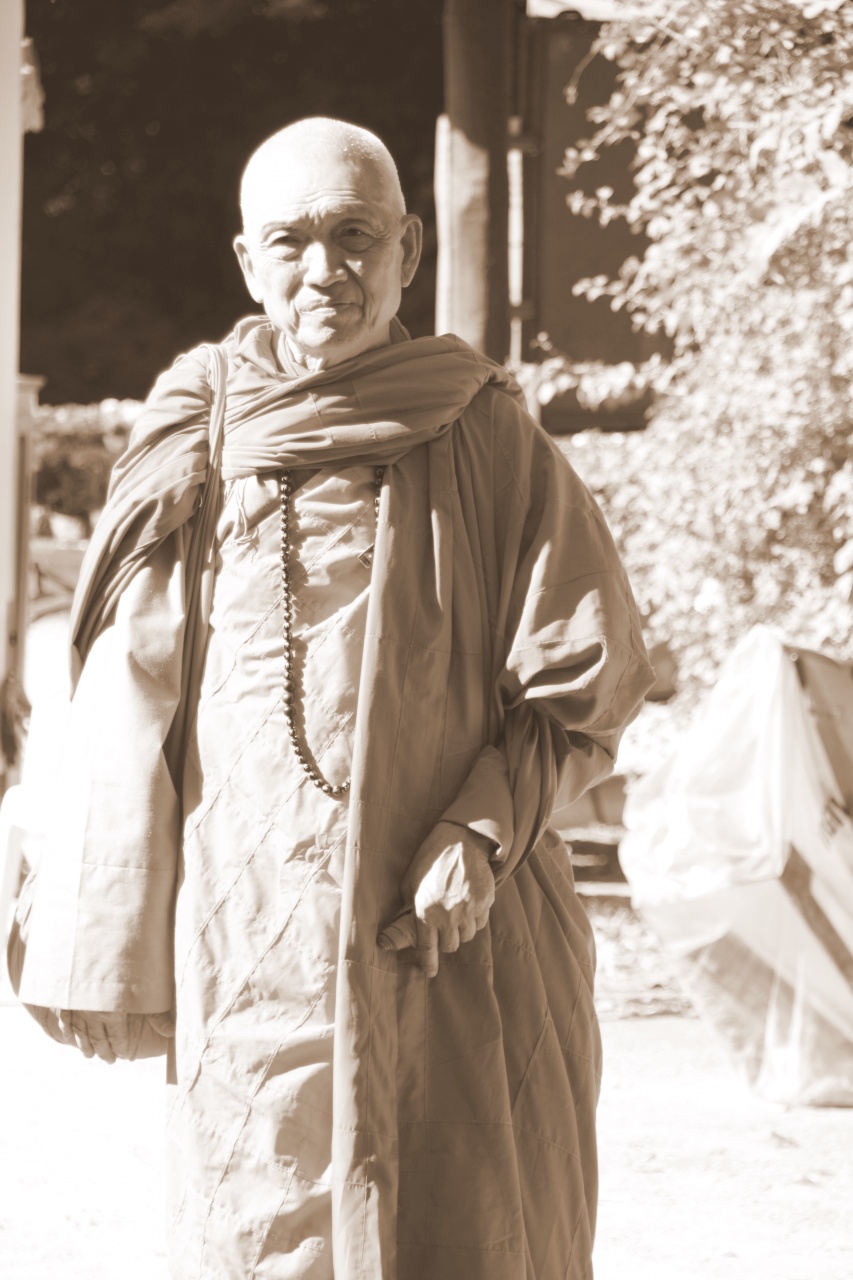 Concours Photo-moine-tibet-sepia.jpg