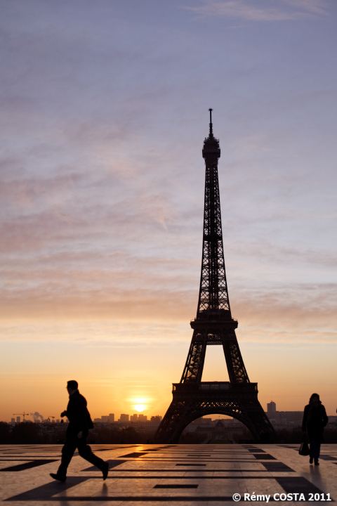 -20111229_tour_eiffel_-_lever_de_soleil_01_ld720.jpg