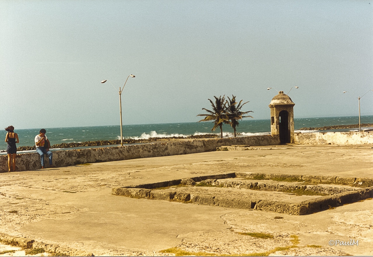 -sur-les-remparts-de-cartagena-de-indias-1.jpg