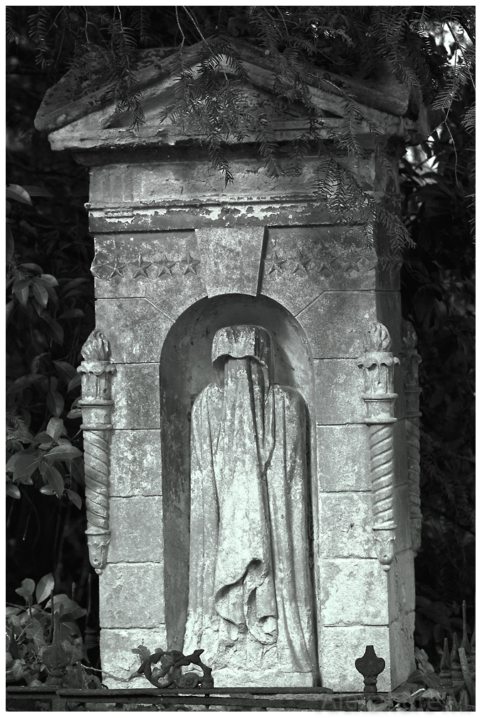 cartes memoires en vacance-tombe1-1mini2.jpg
