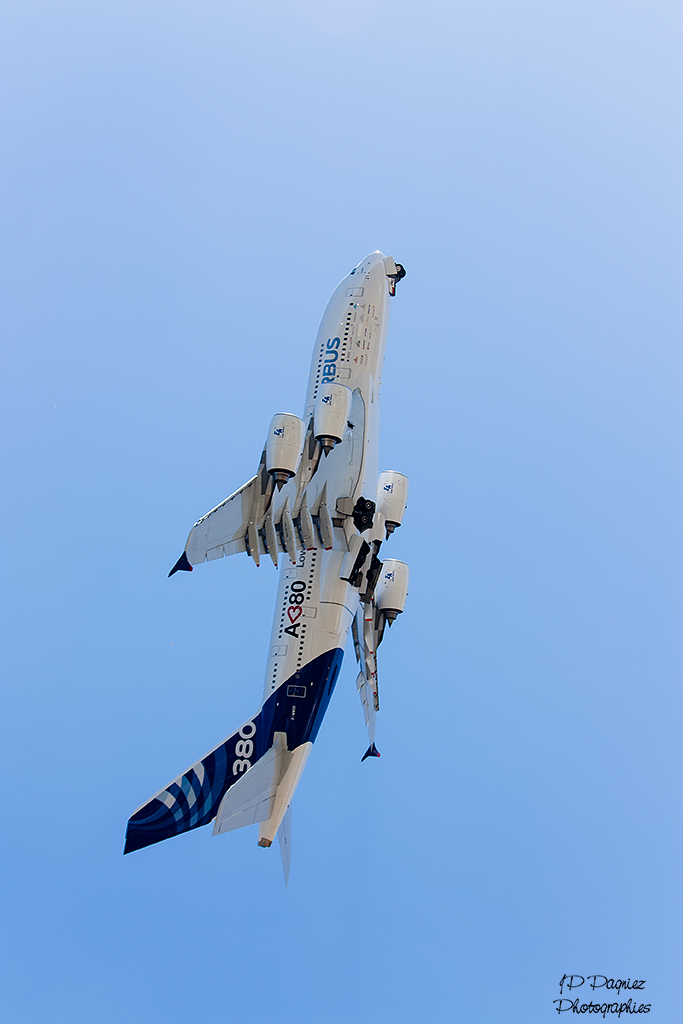 -a380_v.jpg