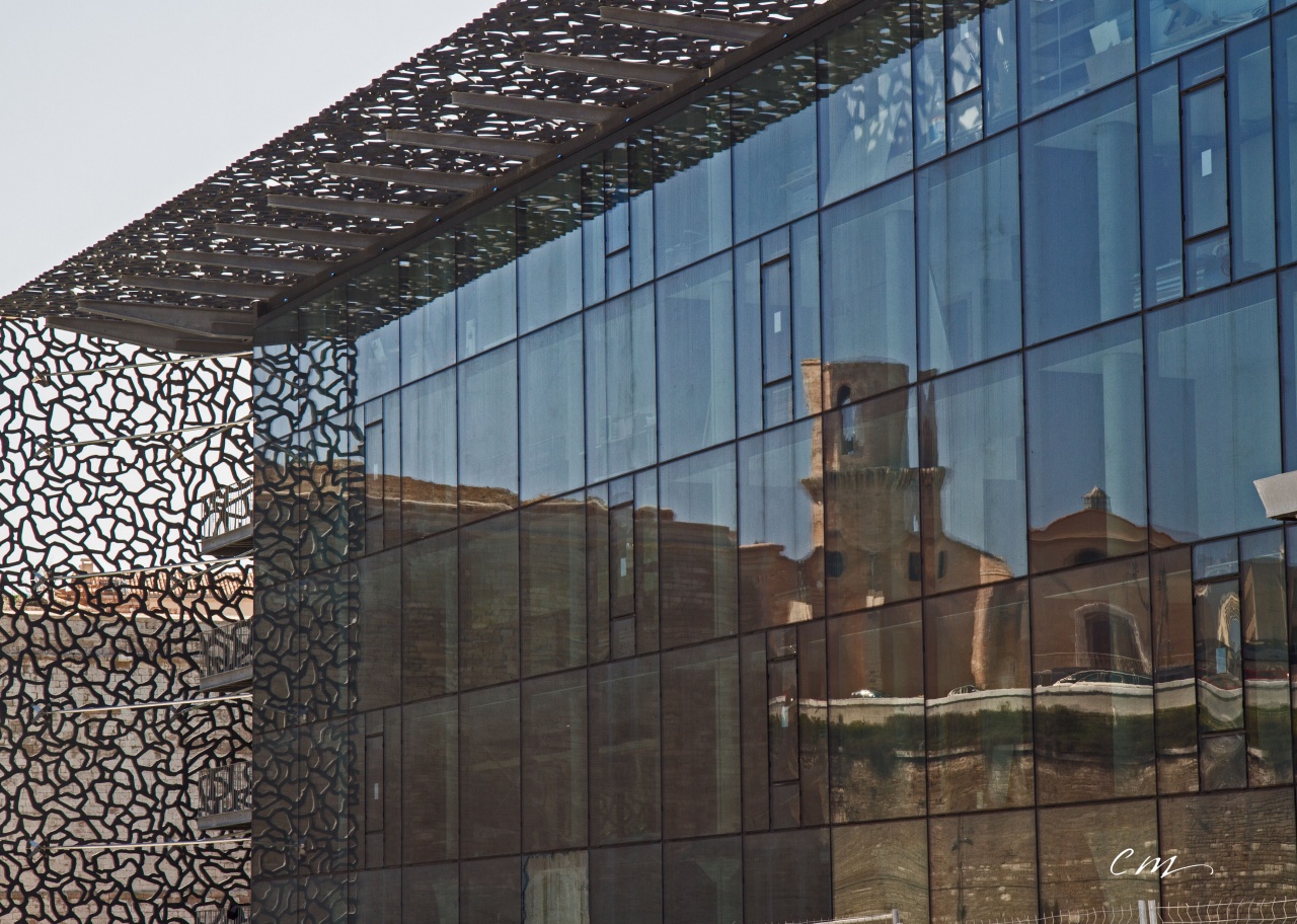 Reflet de l'glise St laurent