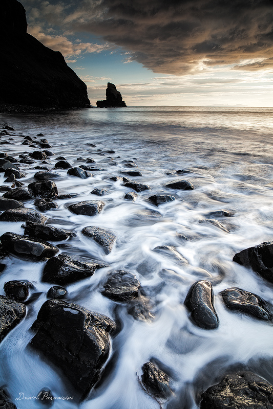 Talisker Bay, clbre pour ses galets noirs ...
(Isle of Skye, Scotland)