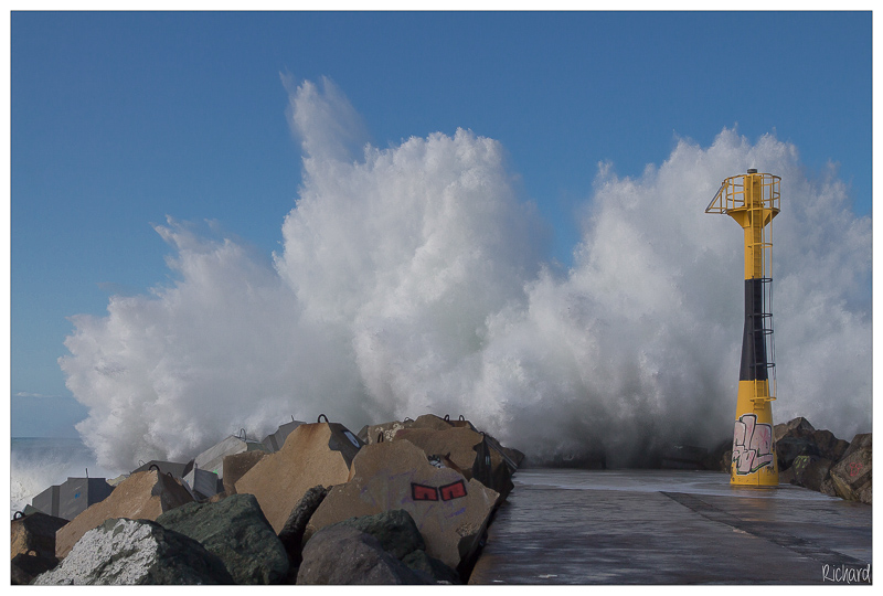 vague sur digue