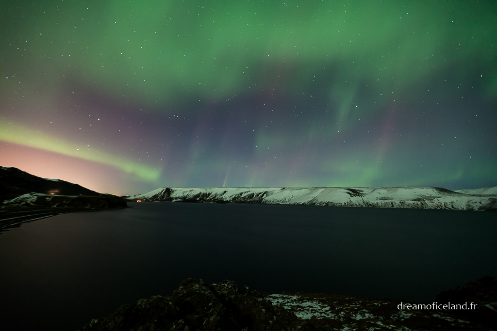 Aurore borale sur le lac Kleifarvatn