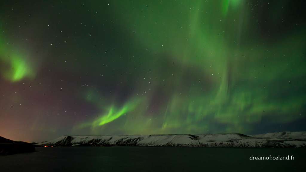 Aurore borale sur le lac Kleifarvatn