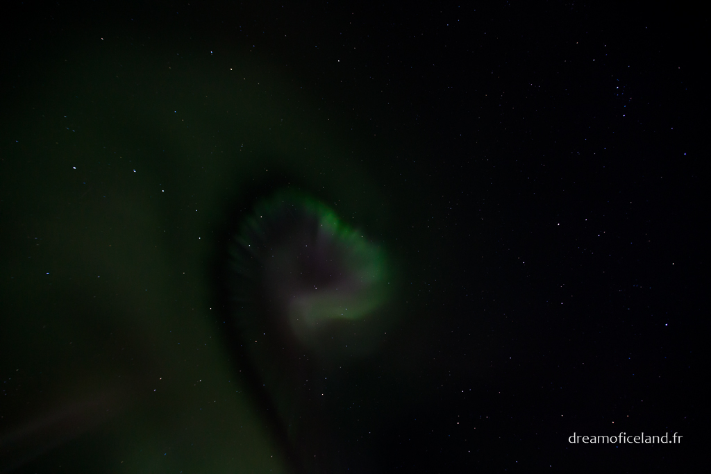 Aurore borale sur le lac Kleifarvatn