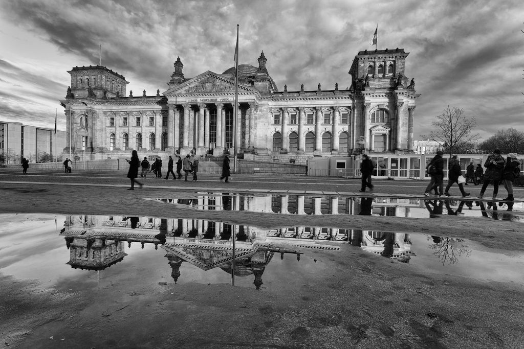 -berlin-bundestag-bw.jpg