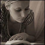 Canon 5D Mark II 
Canon EF 50mm f1.8 
1/100  f1.8 
ISO 100