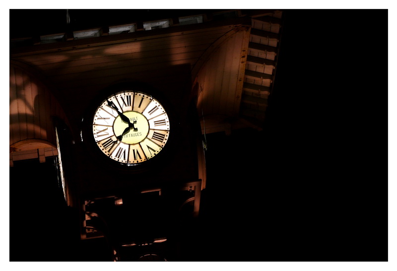 Sur le front de Maine  Angers (49), l'ancienne horloge de l'abattoir.